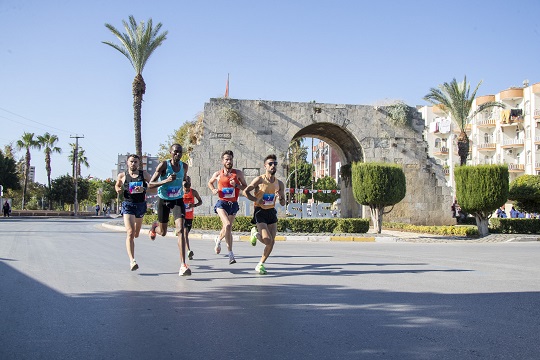 Tarsus’un Tarih Kokan Sokaklarında 14. Tarsus Yarı Maratonu 2022