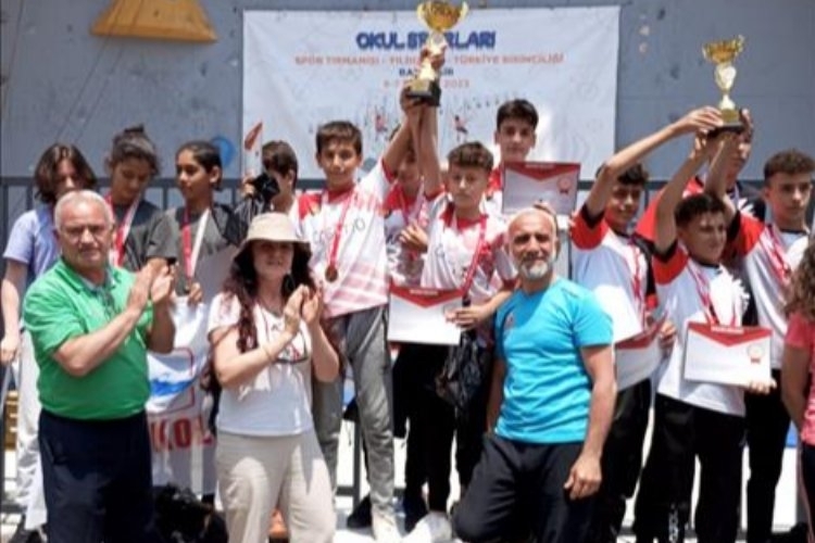 İnegöl'de yetişen bir grup sporcu, ″Spor Tırmanışı″ alanında büyük bir adım attı