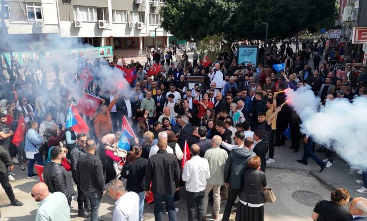 Tarsus Belediye Başkanı Bozdoğan Silahlı Saldırıya Karşı Tarsus Halkıyla Yürüdü